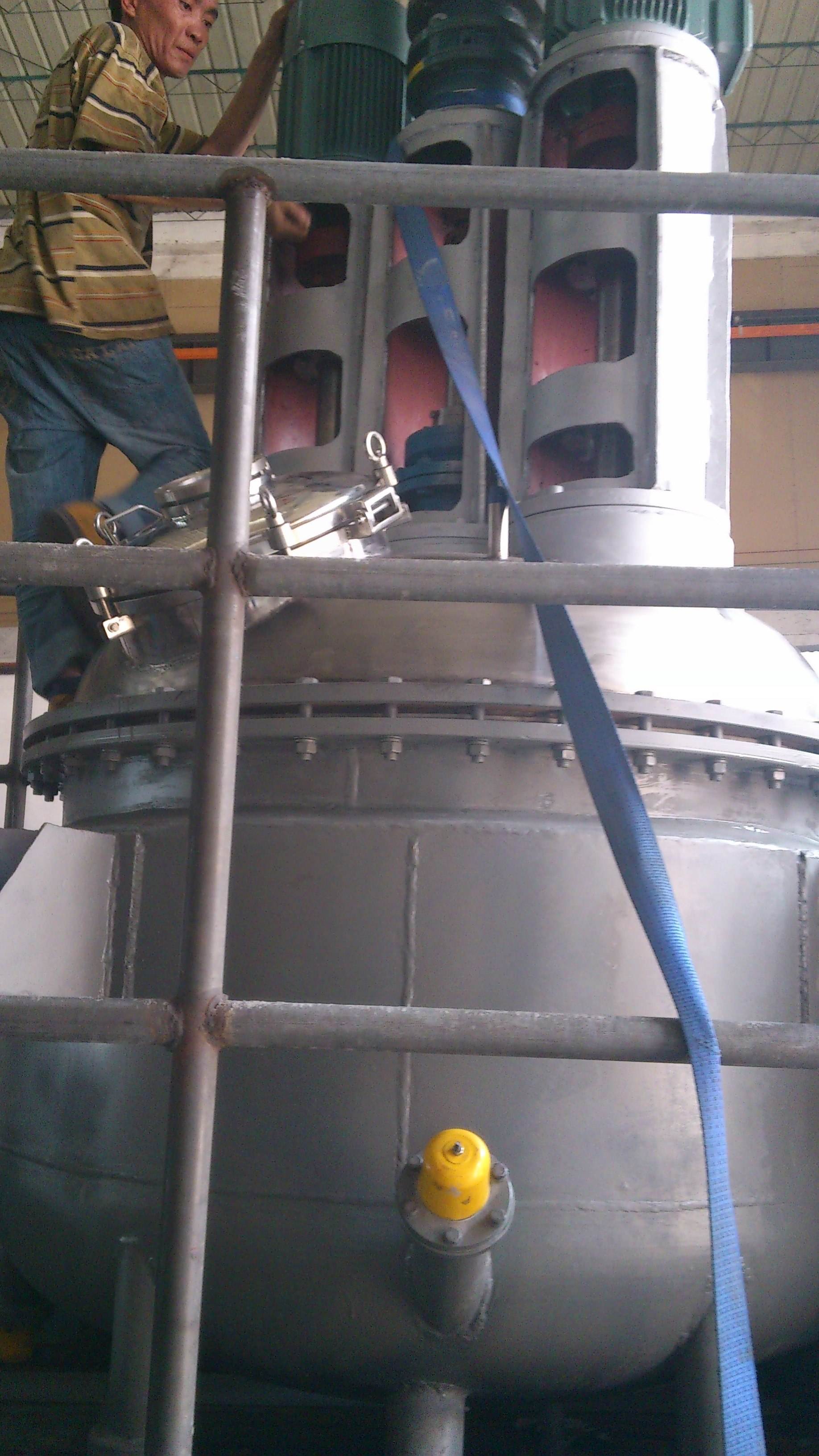 多功能反應(yīng)釜的構(gòu)成結(jié)構(gòu)、參數(shù)技術(shù)典型的主體反應(yīng)設(shè)備設(shè)計(jì)特點(diǎn)-成